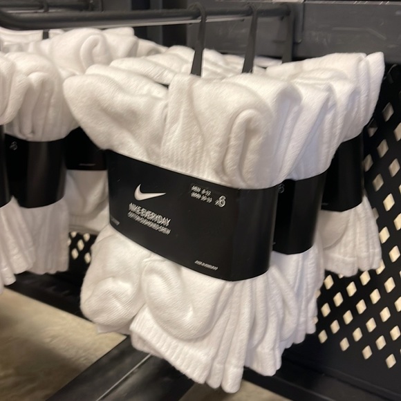 NIKE
Training Crew Socks (6 Pairs)
Nike Everyday Cushioned - Picture 16 of 16